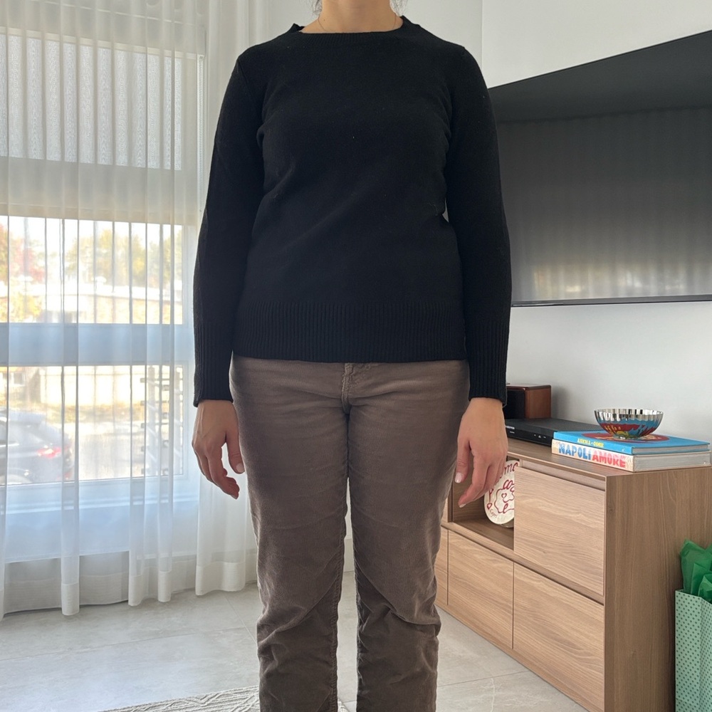 GAP Women's Black Crew Neck Sweater